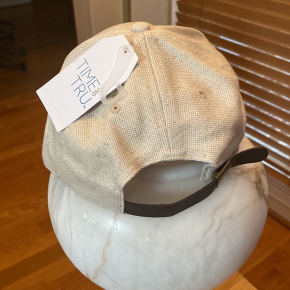 Classic Ball Cap - Cream colored, adjustable & NEW - Picture 2 of 3